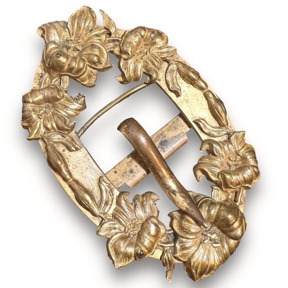 Vintage Harmon’s Art Nouveau Brass Floral Repousse Sash Buckle main image 4